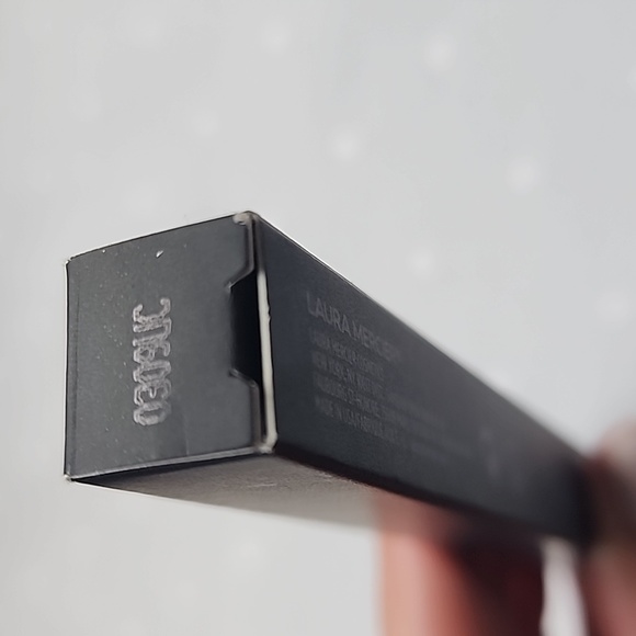 Laura MercierSecret Camouflage Concealer Duo Stick- 3W - Picture 6 of 6